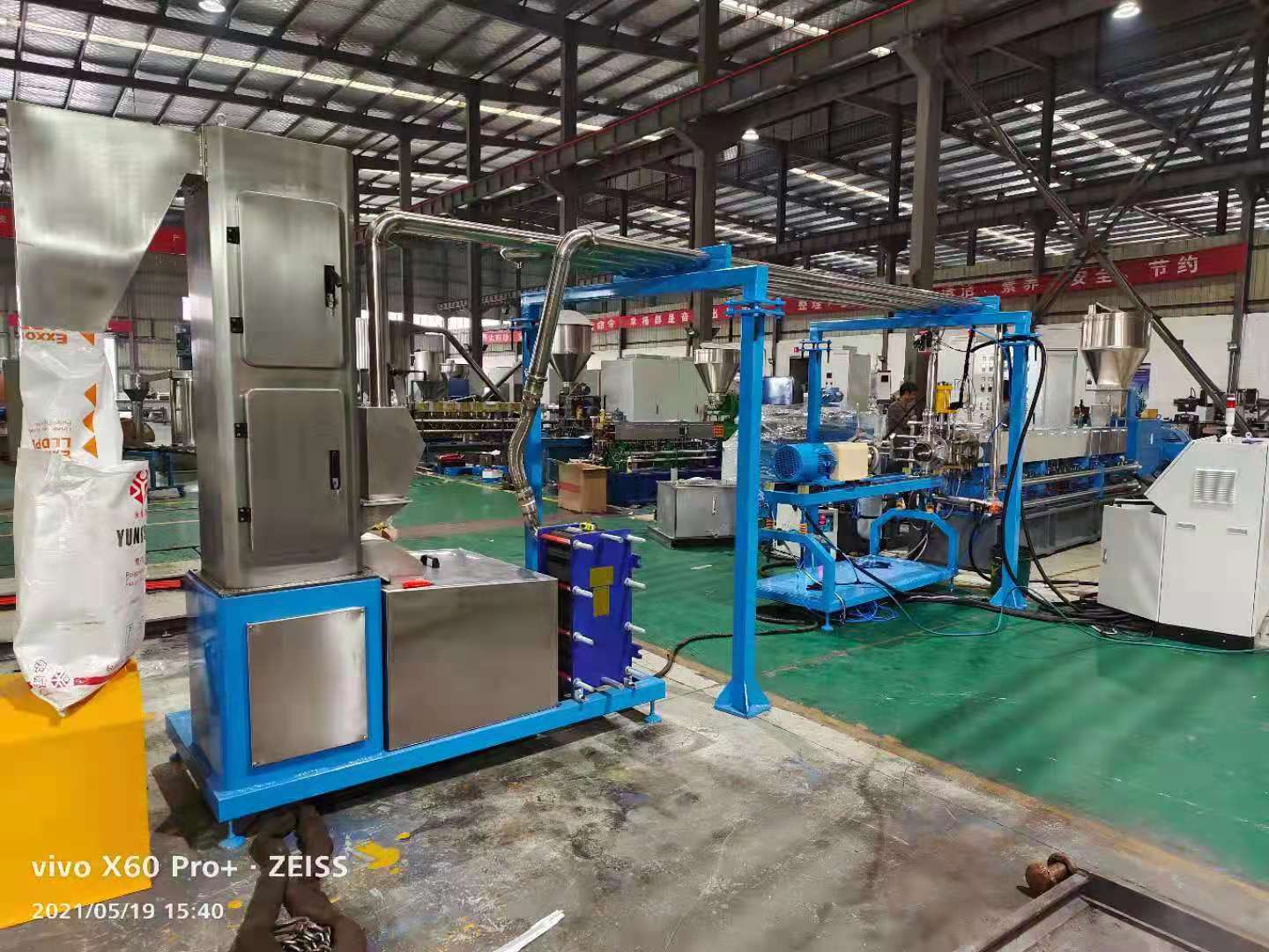 同向平行雙螺桿擠出造粒機(jī)展示