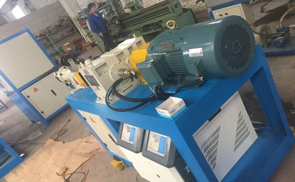 擠出機(jī)是由什么組成的？它有這些特點(diǎn)！